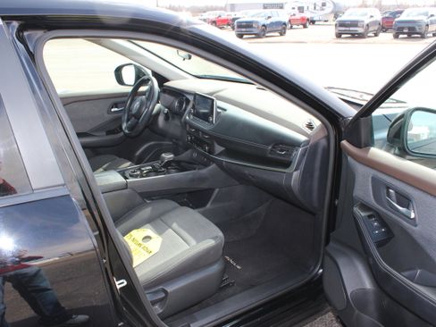 Used 2023 Nissan Rogue SV image 15