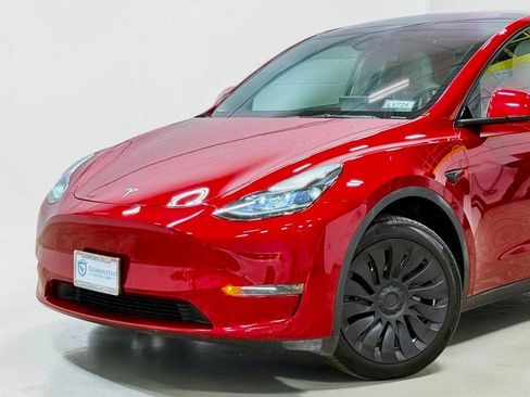 Used 2024 Tesla Model Y Long Range AWD/4WD image 3