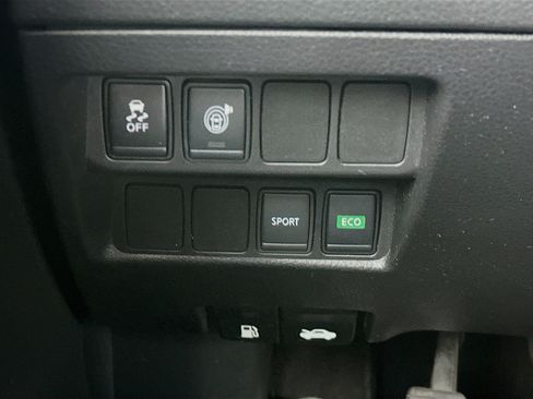 Used 2017 Nissan Rogue SV FWD image 16