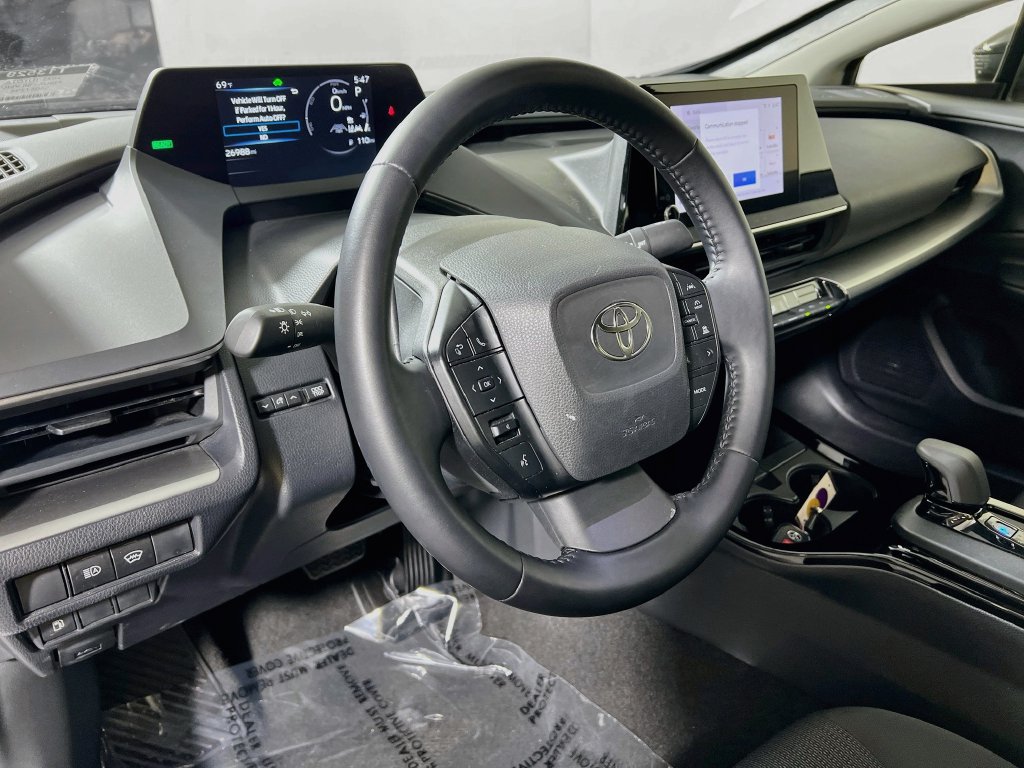 Certified 2025 Toyota Prius LE FWD image 9