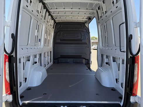 New 2025 Mercedes-Benz Sprinter 2500 image 18