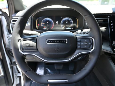 Used 2024 Jeep Wagoneer Series II w/ Flexible Seating Group AWD/4WD image 27