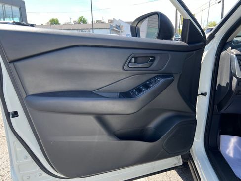 Used 2024 Nissan Rogue S FWD image 24