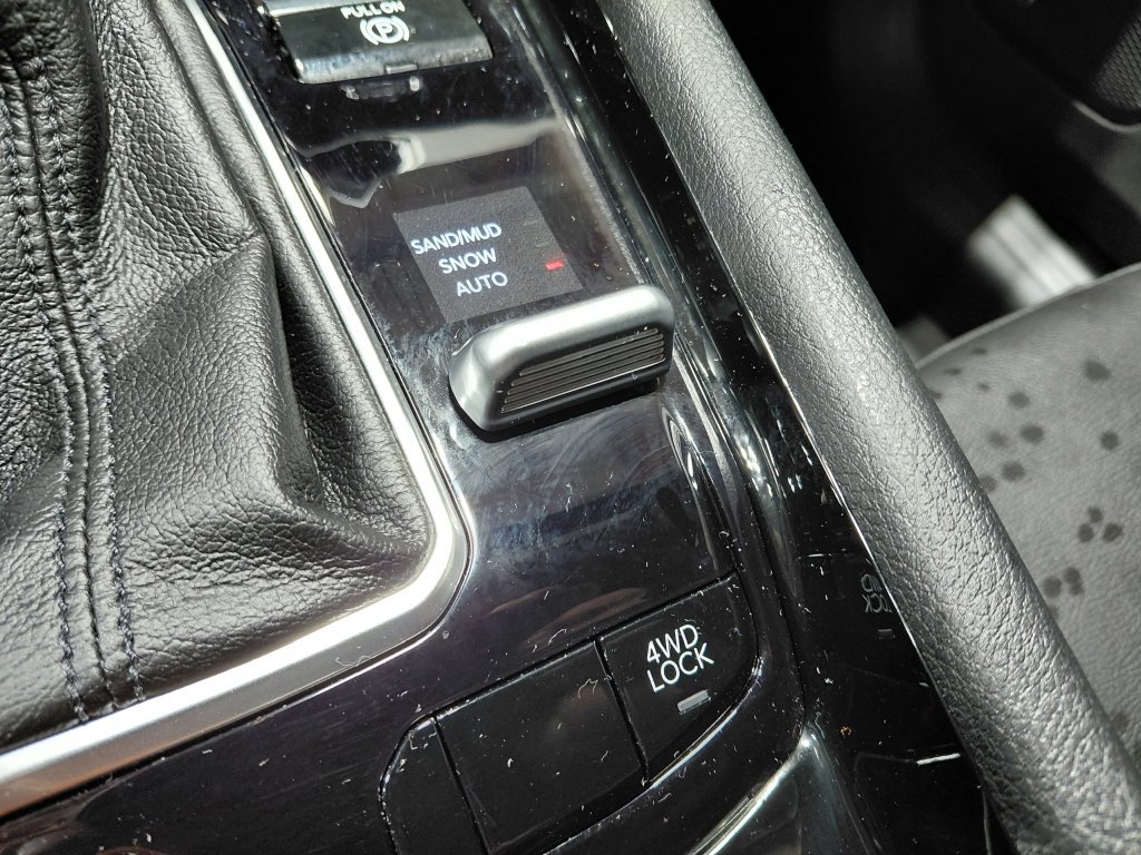 Used 2025 Jeep Compass Limited w/ Sun & Sound Group AWD/4WD image 32