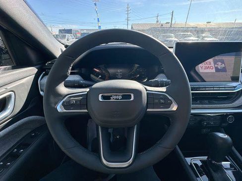 Used 2023 Jeep Compass Latitude w/ Sun and Sound Group image 16