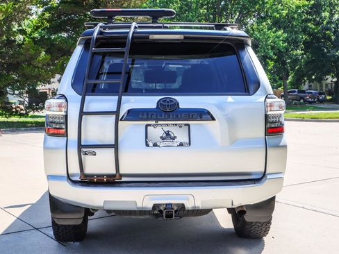 Used 2020 Toyota 4Runner Venture w/ Moonroof Package AWD/4WD image 22
