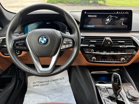 Used 2023 BMW 530e w/ Premium Package RWD image 19