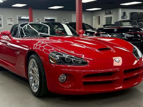 Used 2005 Dodge Viper SRT-10 image 3