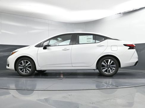 Used 2025 Nissan Versa SV w/ Trunk Package FWD image 26
