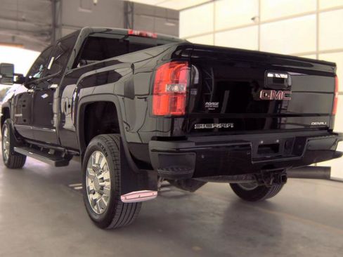 Used 2016 GMC Sierra 2500 Denali w/ Duramax Plus Package AWD/4WD image 5