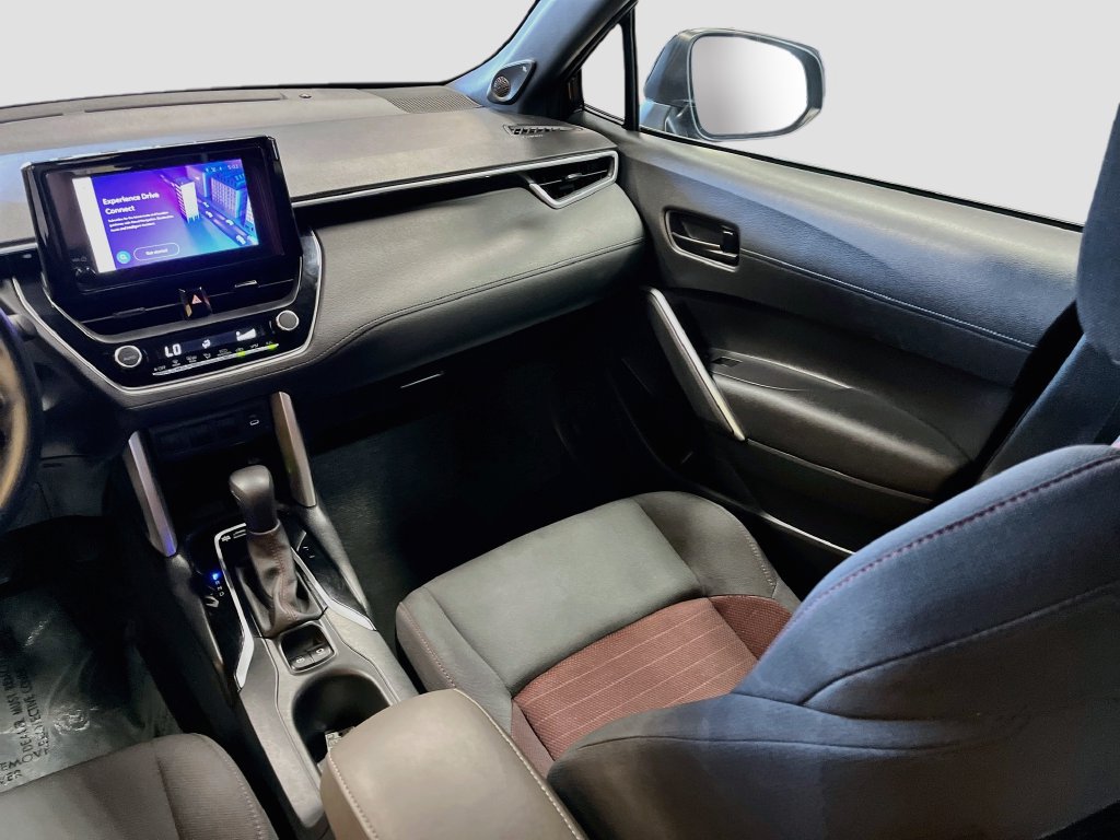 Used 2024 Toyota Corolla Cross AWD Hybrid w/ Moonroof Package image 24