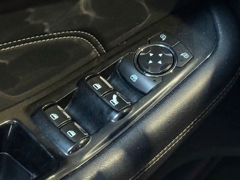 Used 2018 Ford Edge Titanium w/ Equipment Group 301A AWD/4WD image 19