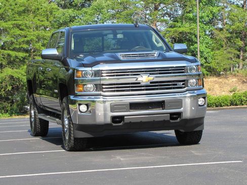 Used 2019 Chevrolet Silverado 2500 LTZ w/ Duramax Plus Package AWD/4WD image 9