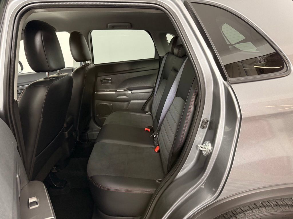 Used 2025 Mitsubishi Outlander Sport SE AWD/4WD image 15
