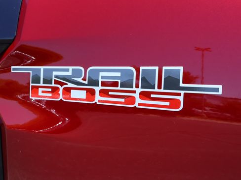 Used 2025 Chevrolet Colorado Trail Boss AWD/4WD image 25