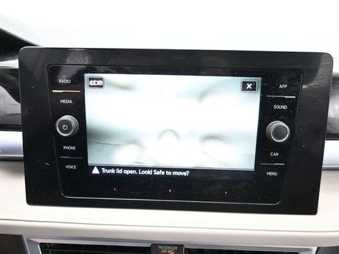 Used 2025 Volkswagen Taos SE AWD/4WD image 16