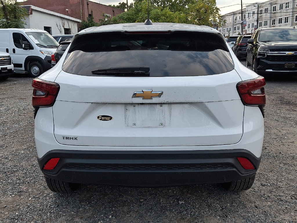 Certified 2024 Chevrolet Trax LS FWD image 7
