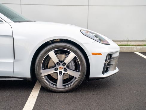 Used 2025 Porsche Panamera 4 image 9