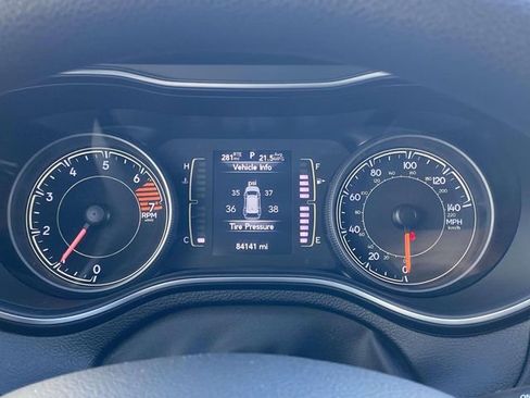 Used 2021 Jeep Cherokee Latitude w/ Mopar Interior Package image 24