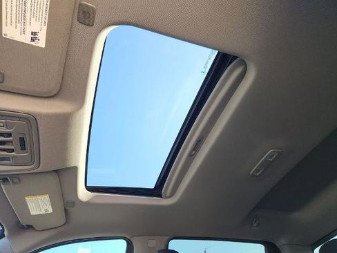 Used 2019 GMC Sierra 1500 SLT image 16