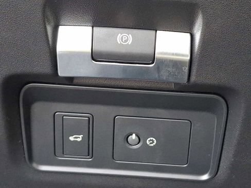 Used 2023 Land Rover Discovery Sport SE image 25