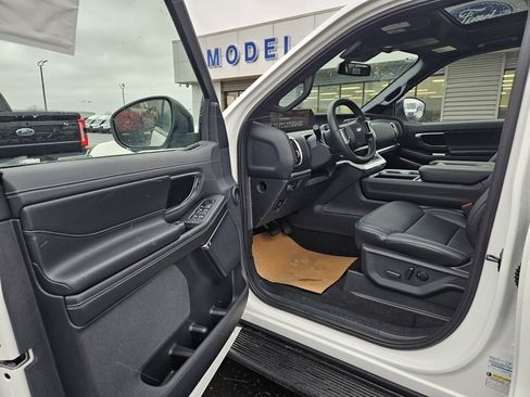 New 2026 Ford Expedition Max Platinum image 9