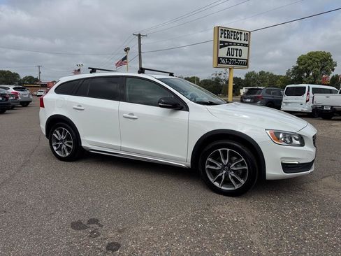 Used 2018 Volvo V60 T5 Cross Country w/ Convenience Package AWD/4WD image 2