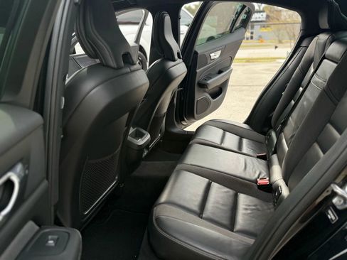 Used 2019 Volvo S60 T5 R-Design image 19