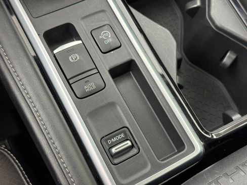 Used 2022 Nissan Pathfinder SL w/ SL Premium Package image 28