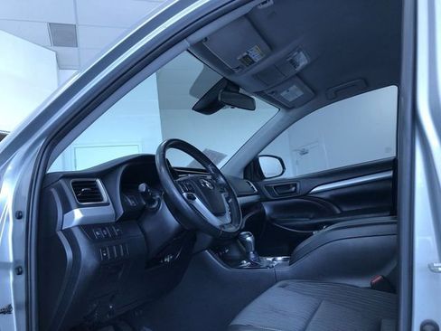 Used 2019 Toyota Highlander Plus w/ Phone Cable & Charge Package image 12