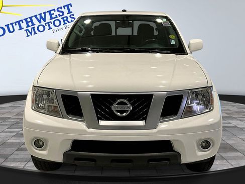 Used 2019 Nissan Frontier PRO-4X image 2