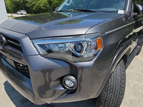 Used 2022 Toyota 4Runner SR5 Premium w/ Moonroof Package RWD image 9