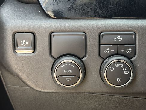 Used 2025 Chevrolet Silverado 1500 LT RWD image 24