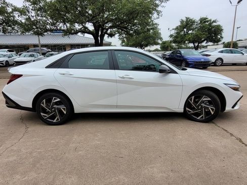 New 2025 Hyundai Elantra SEL image 6