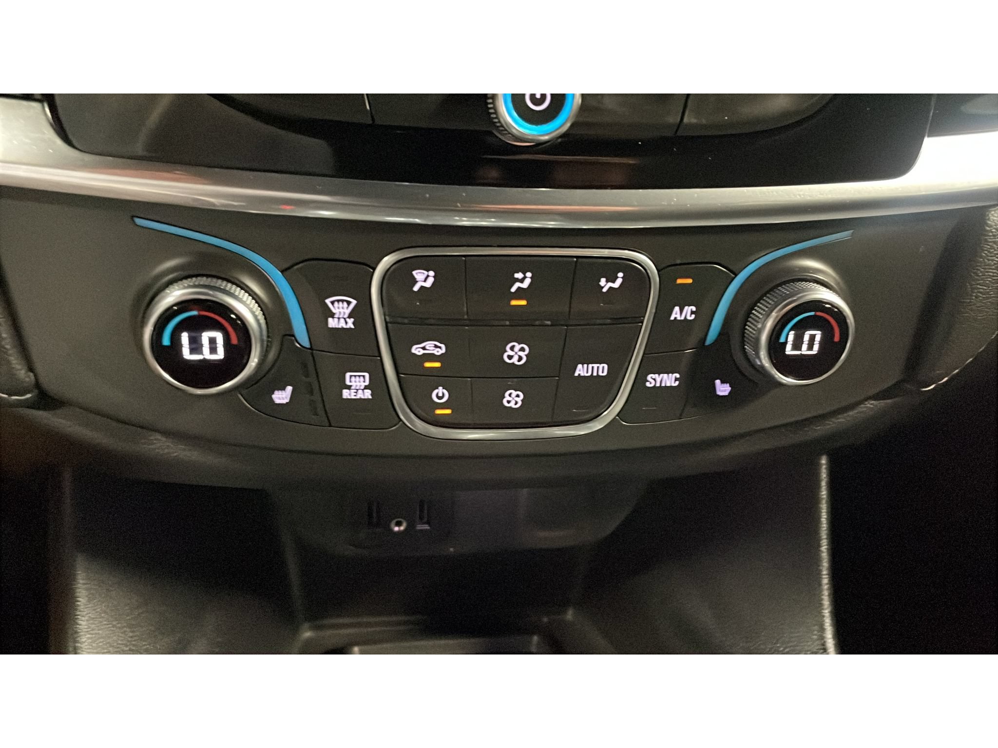 Used 2023 Chevrolet Traverse LT AWD/4WD image 13