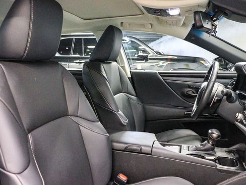 Used 2024 Lexus ES 300h w/ Premium Package FWD image 15