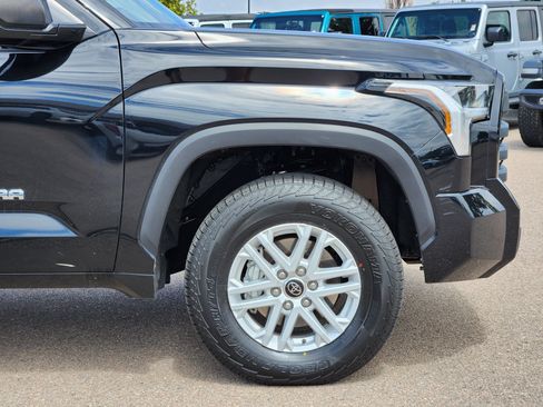 Used 2023 Toyota Tundra SR5 w/ SR5 Convenience Package AWD/4WD image 7