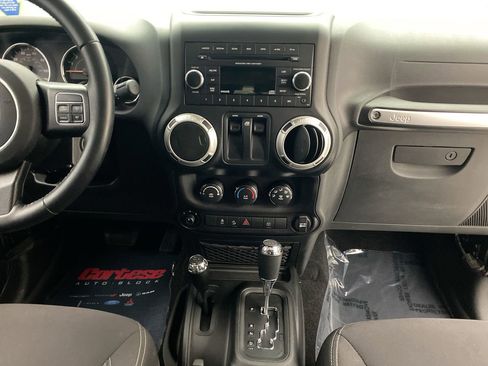Used 2017 Jeep Wrangler Sahara AWD/4WD image 19