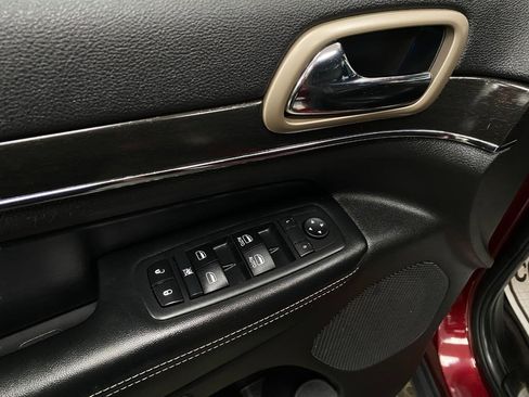Used 2017 Jeep Grand Cherokee Limited image 27