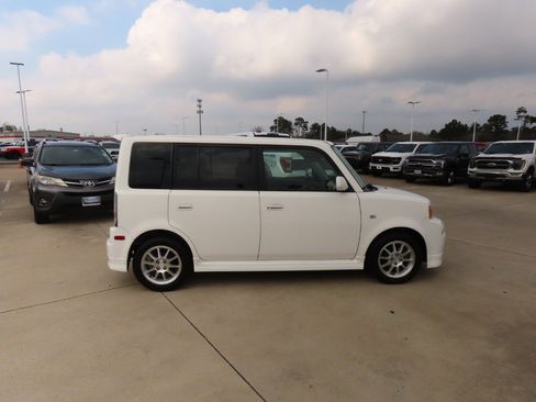 Used 2006 Scion xB image 10