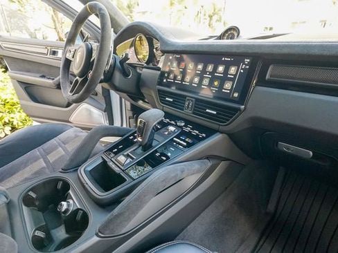 Used 2023 Porsche Cayenne Turbo GT image 94