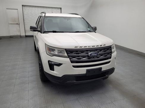 Used 2018 Ford Explorer XLT w/ Equipment Group 202A FWD image 14