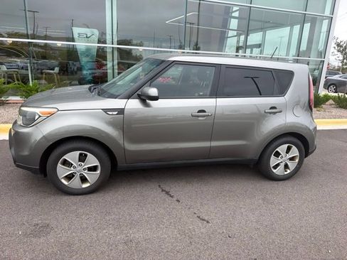 Used 2014 Kia Soul FWD image 2