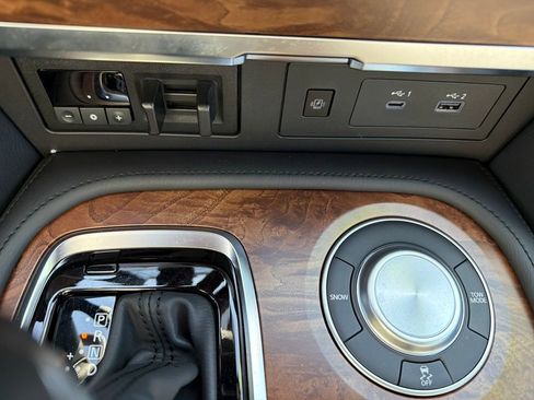 Used 2024 Nissan Armada SL w/ Captain's Chairs Package RWD image 29
