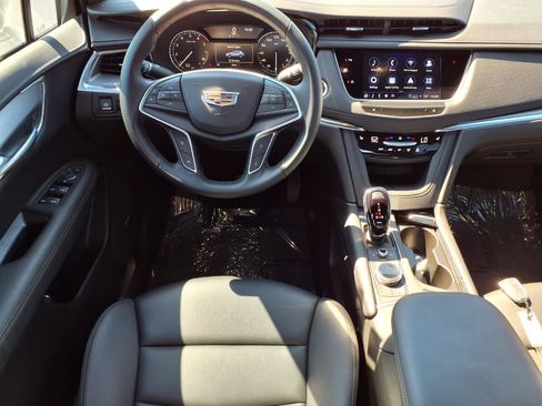 Used 2025 Cadillac XT5 Luxury FWD image 3