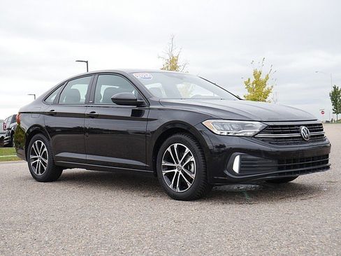 Used 2024 Volkswagen Jetta Sport image 7