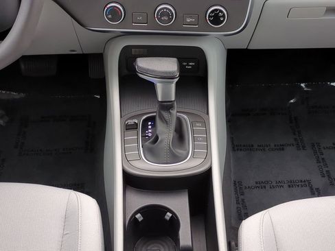 Certified 2025 Hyundai Kona SE image 18