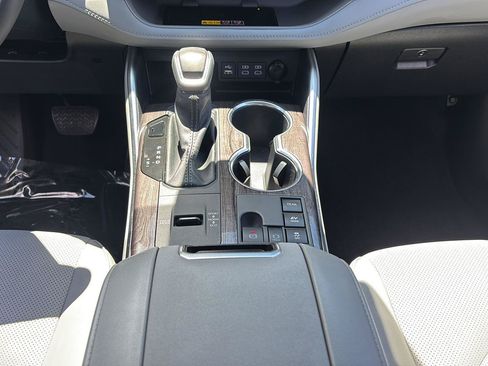 Used 2026 Toyota Highlander Platinum AWD/4WD image 30