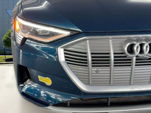 Used 2022 Audi e-tron Premium Plus w/ Premium Plus Package image 10