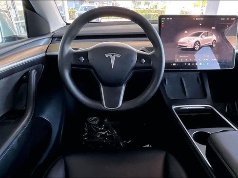 Used 2023 Tesla Model Y Long Range image 8